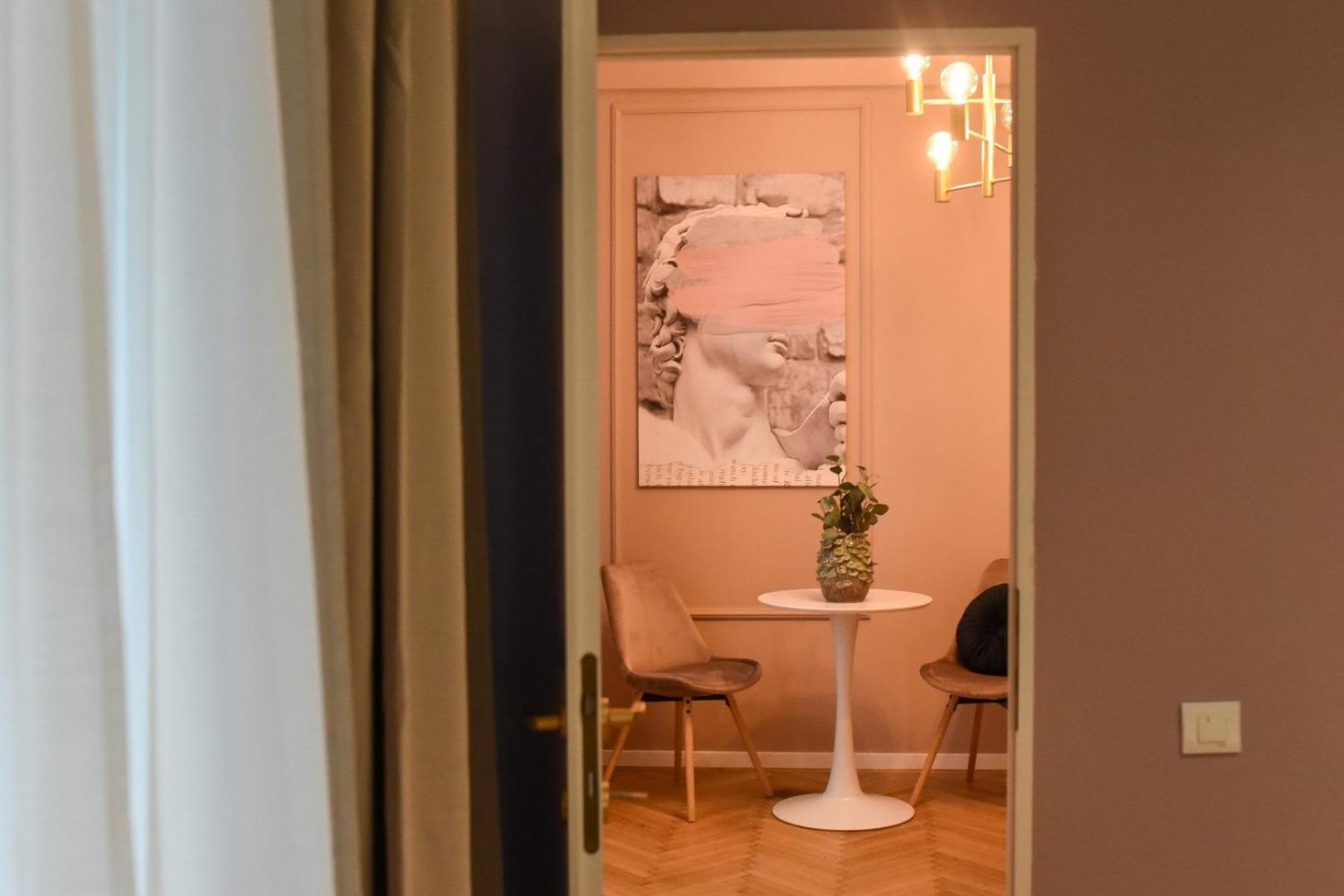 Modern Stay - Central Studios With Wall Projector Near Radisson Βουκουρέστι Δωμάτιο φωτογραφία