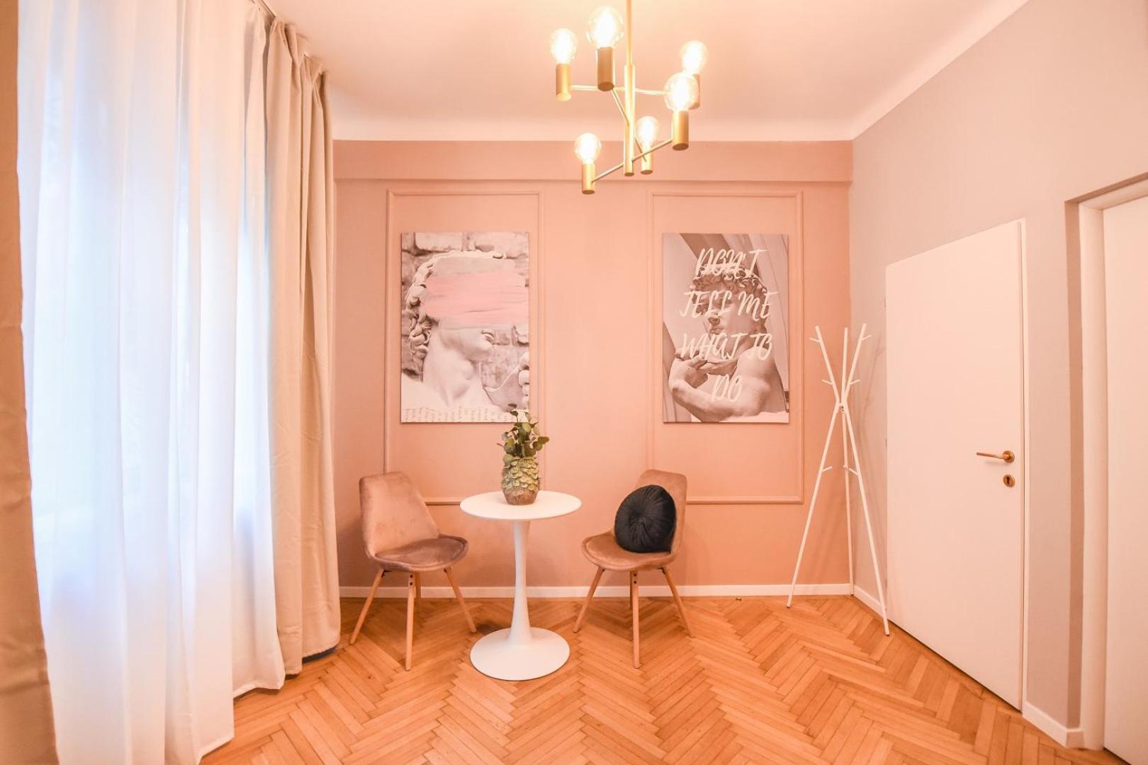 Modern Stay - Central Studios With Wall Projector Near Radisson Βουκουρέστι Δωμάτιο φωτογραφία