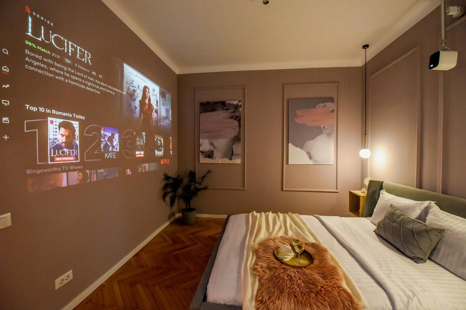 Modern Stay - Central Studios With Wall Projector Near Radisson Βουκουρέστι Δωμάτιο φωτογραφία